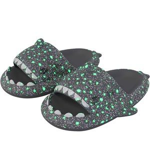 NEW shark cloud shoes. Womens 7.5/8.